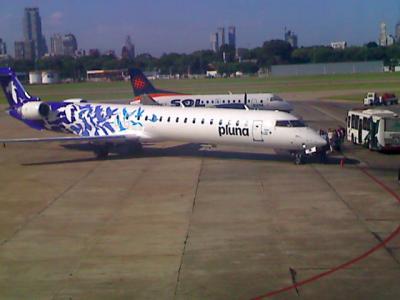 LA SEGURIDAD DEL FREE SHOP DE AEROPARQUE SE UNDE DE A POCO..